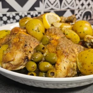 Tajine au poulet, olives et citron confit - Plat méditerranéen mijoté Marseille